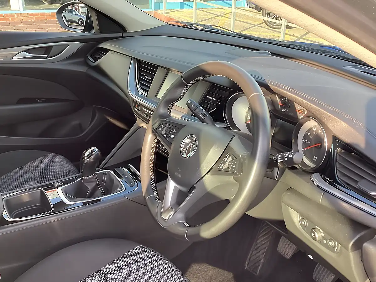 Used 2017 Vauxhall Insignia Design Grey - Interior and Exterior details 7