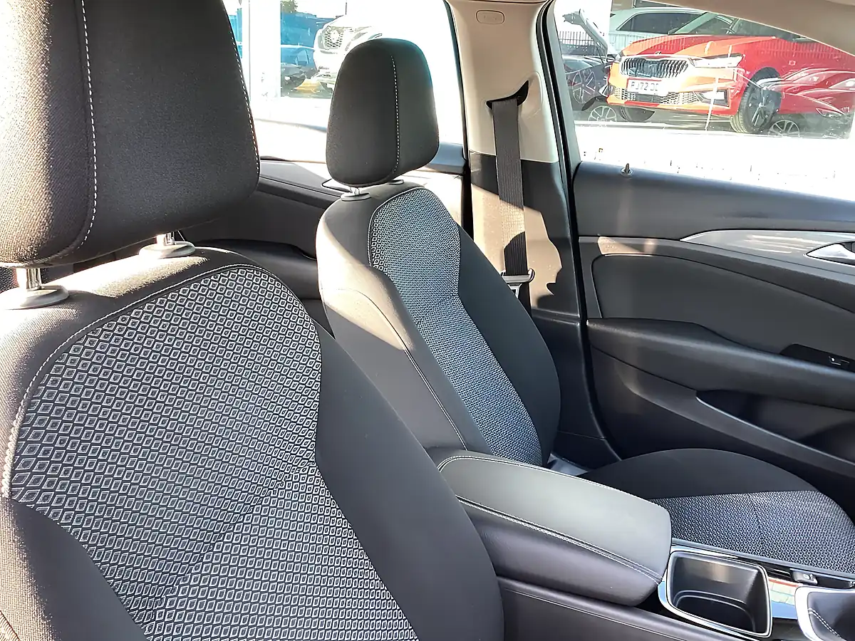 Used 2017 Vauxhall Insignia Design Grey - Interior and Exterior details 8