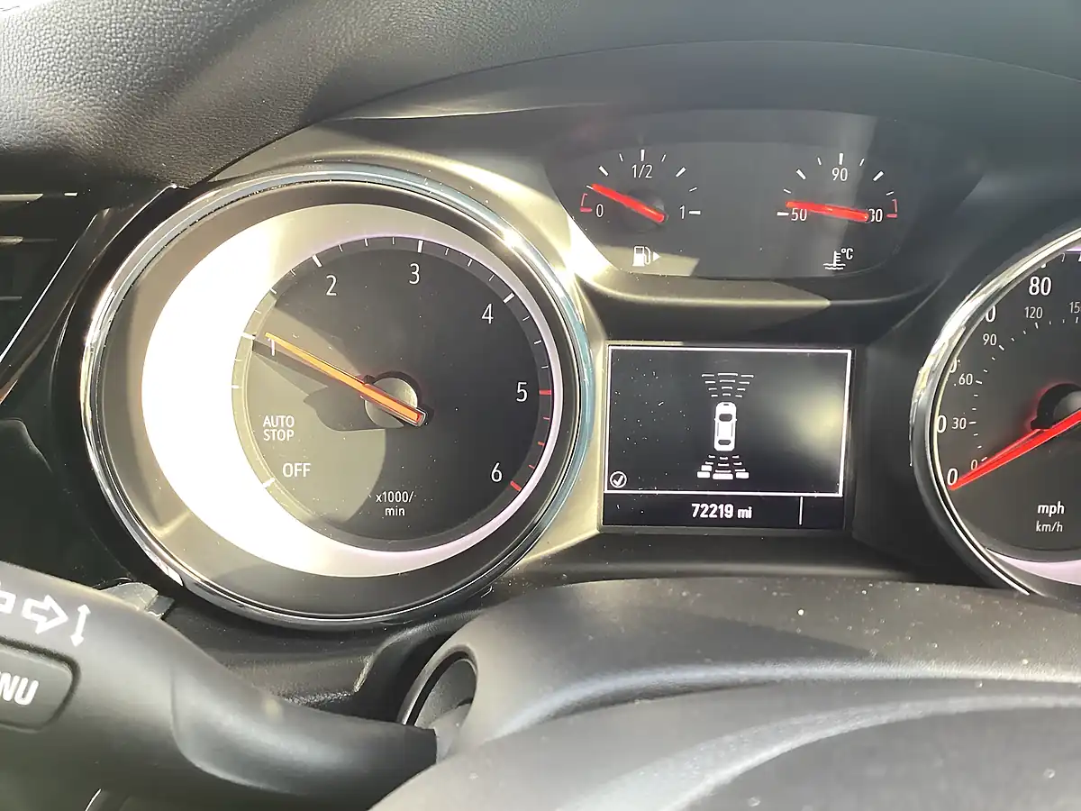 Used 2017 Vauxhall Insignia Design Grey - Interior and Exterior details 9