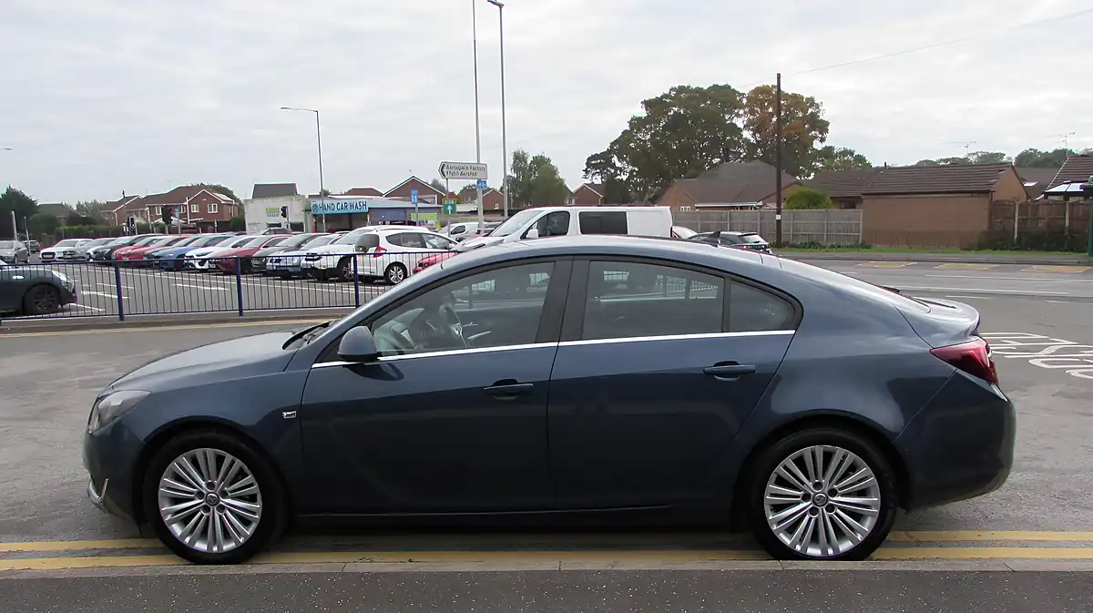 Used 2017 Vauxhall Insignia Design Nav Blue - Interior and Exterior details 4