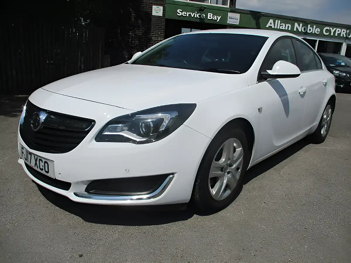 Used 2017 Vauxhall Insignia Design White - Front View