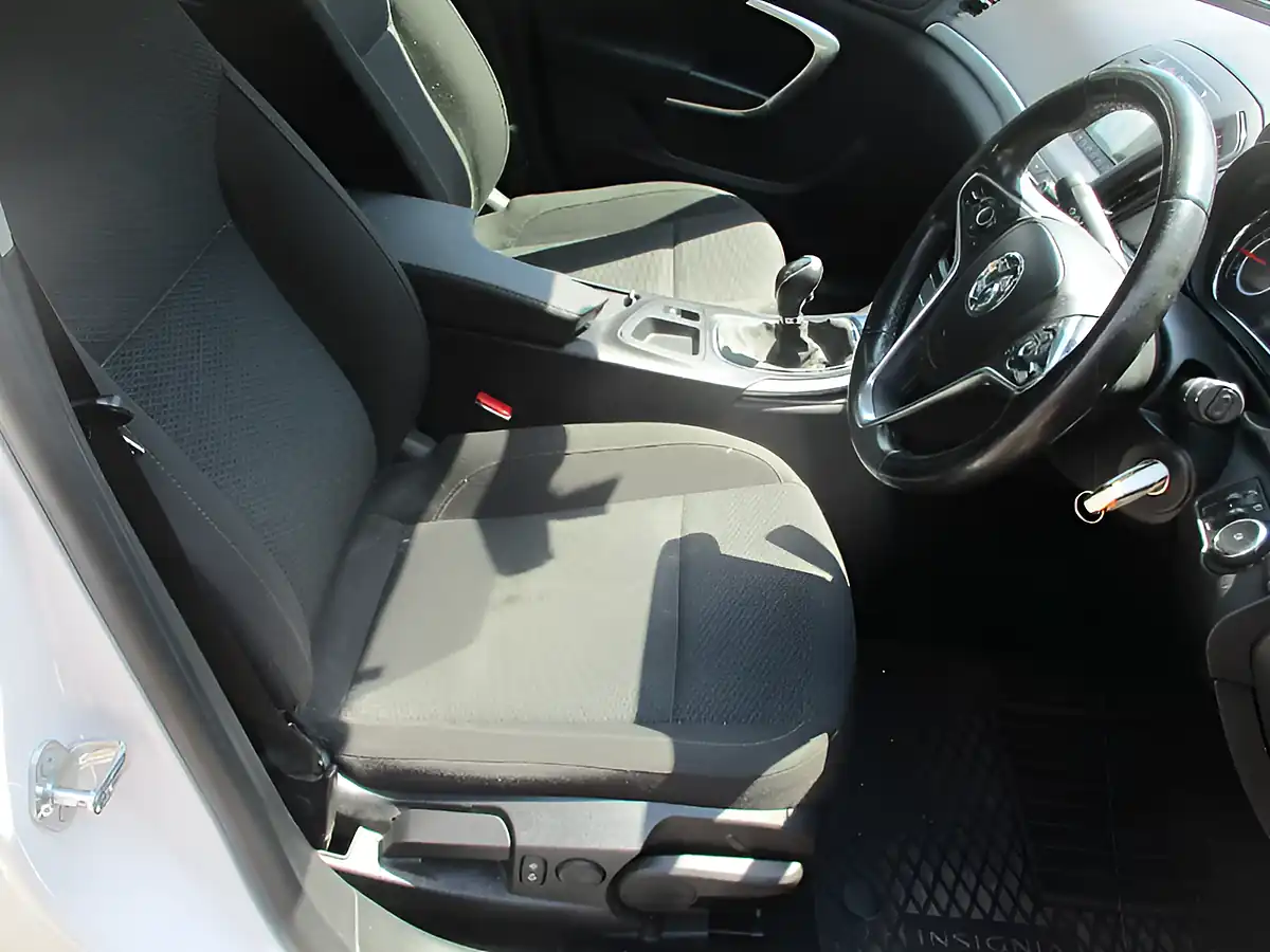 Used 2017 Vauxhall Insignia Design White - Interior and Exterior details 12