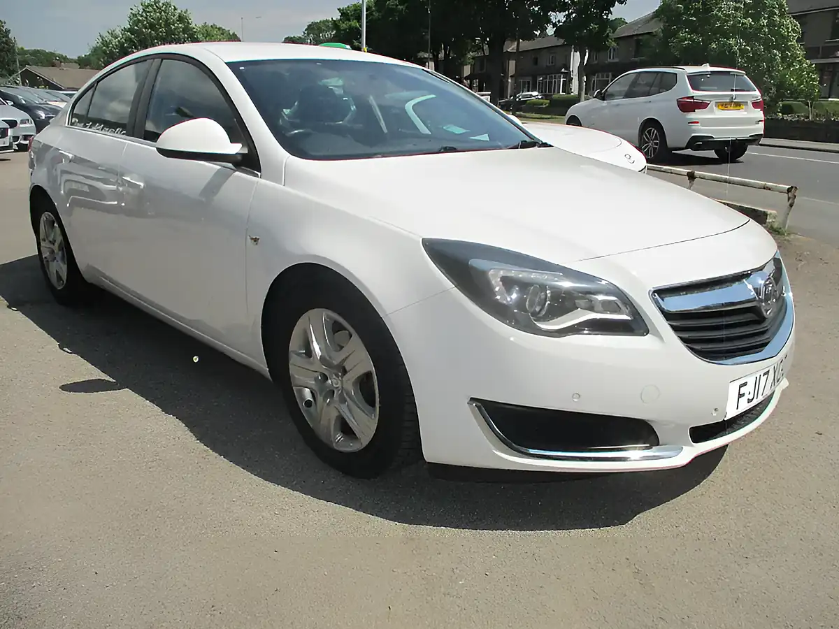 Used 2017 Vauxhall Insignia Design White - Interior and Exterior details 3