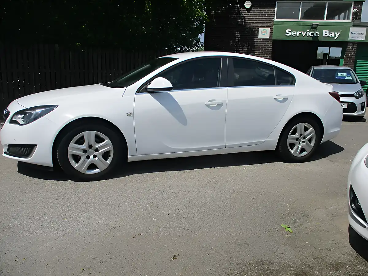 Used 2017 Vauxhall Insignia Design White - Interior and Exterior details 8