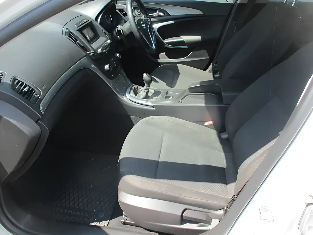 Used 2017 Vauxhall Insignia Design White - Interior and Exterior details 9