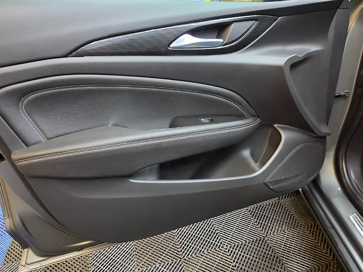 Used 2017 Vauxhall Insignia Elite Nav Grand Sport Grey - Interior and Exterior details 16