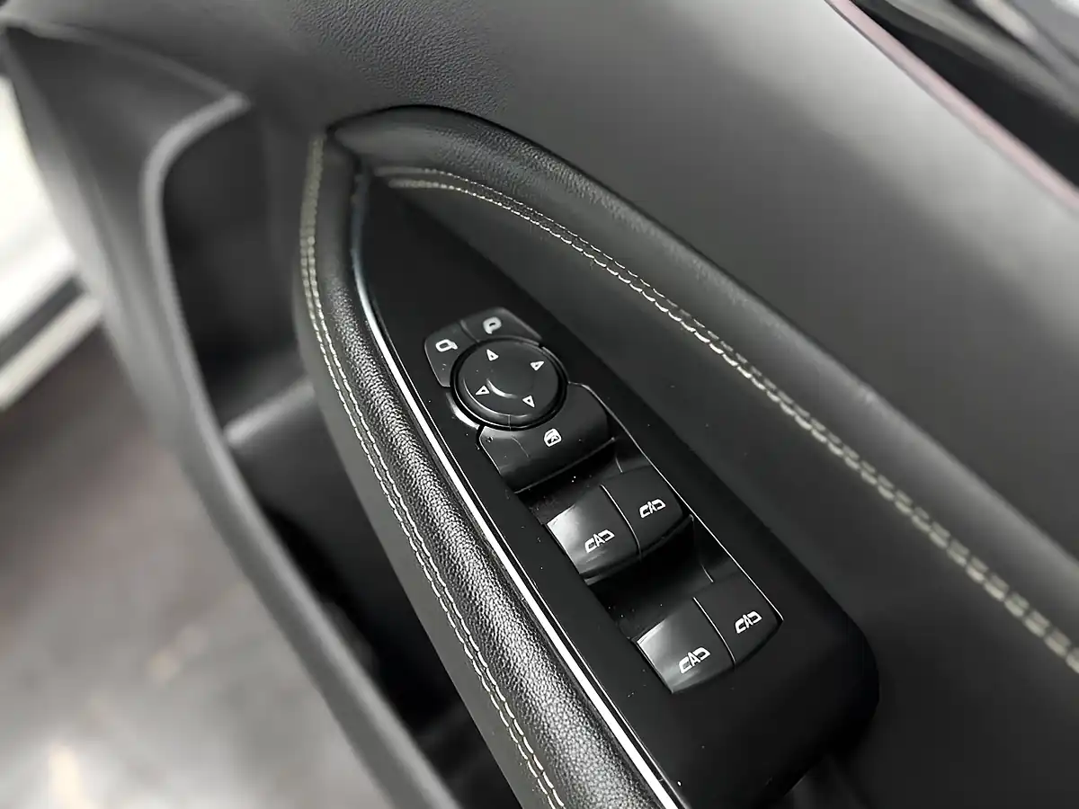 Used 2017 Vauxhall Insignia Elite Nav Grand Sport White - Interior and Exterior details 13