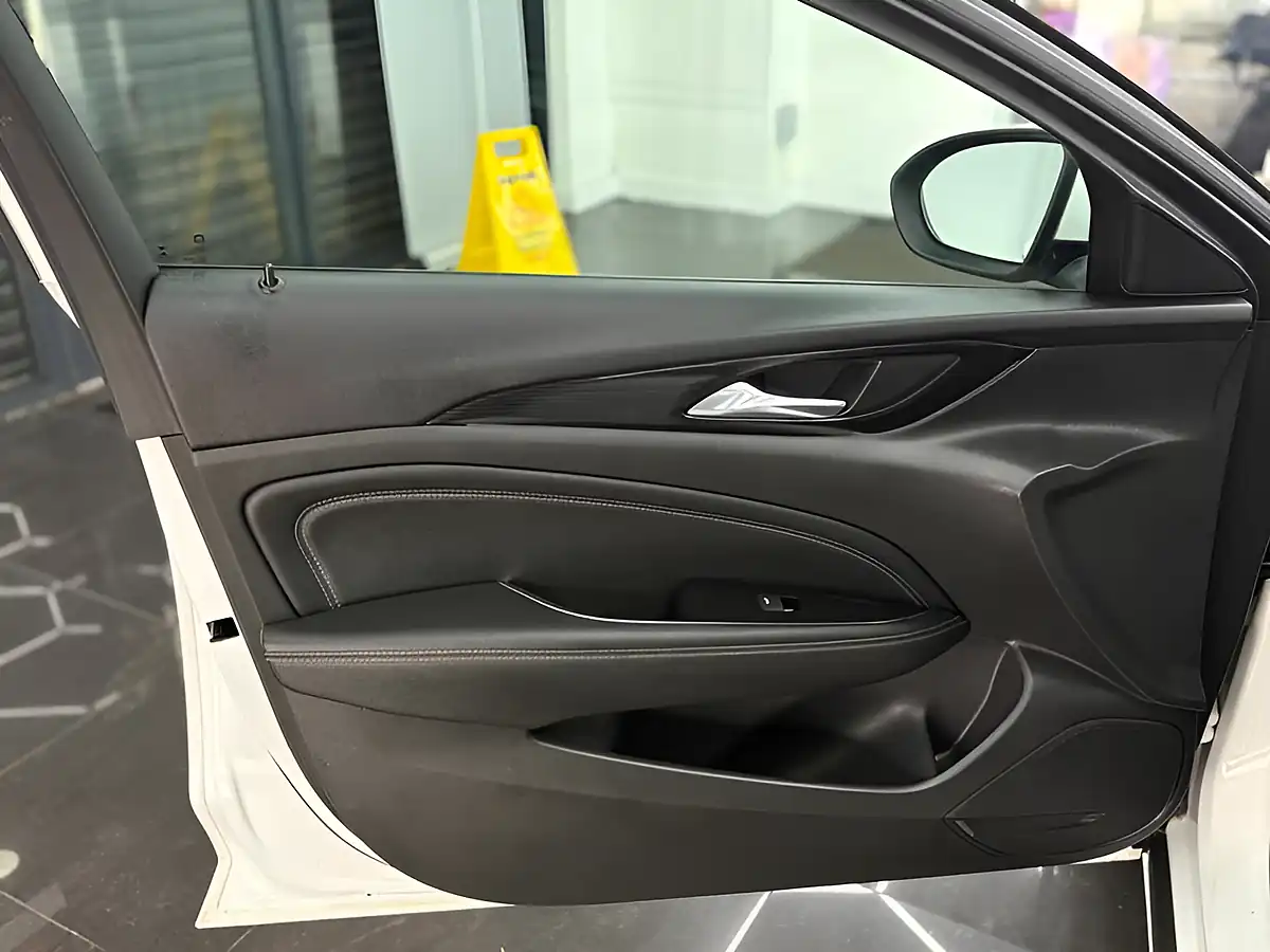 Used 2017 Vauxhall Insignia Elite Nav Grand Sport White - Interior and Exterior details 14