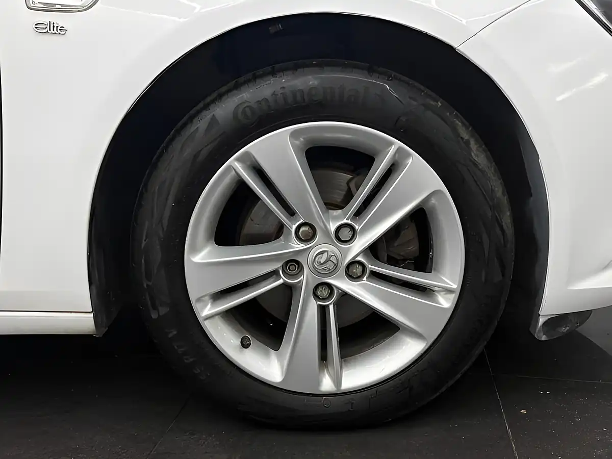 Used 2017 Vauxhall Insignia Elite Nav Grand Sport White - Interior and Exterior details 15