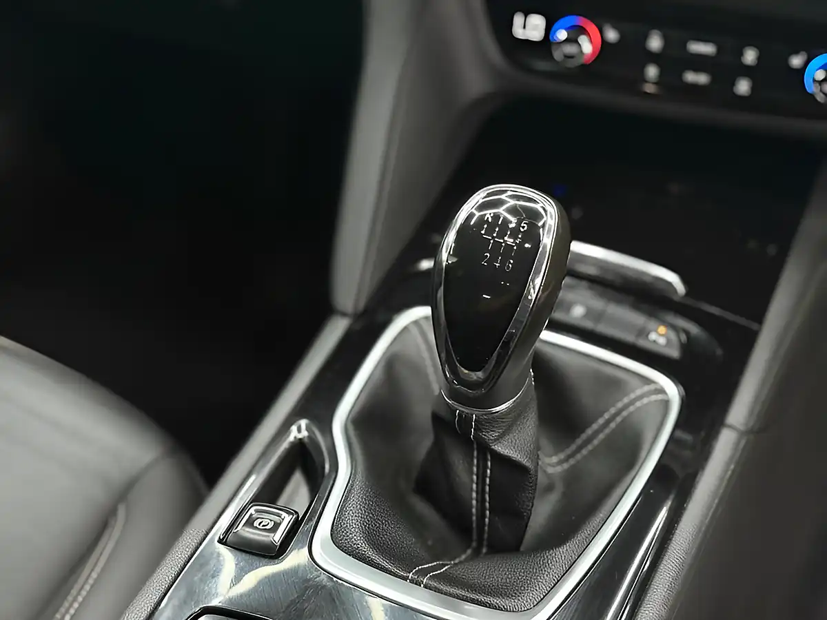 Used 2017 Vauxhall Insignia Elite Nav Grand Sport White - Interior and Exterior details 18