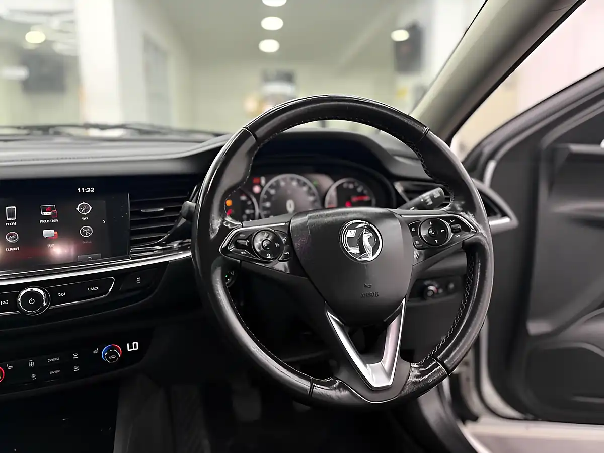 Used 2017 Vauxhall Insignia Elite Nav Grand Sport White - Interior and Exterior details 20