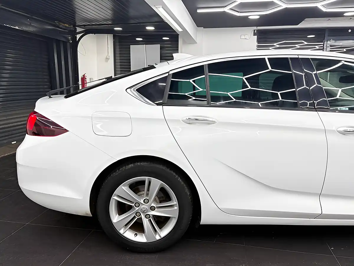 Used 2017 Vauxhall Insignia Elite Nav Grand Sport White - Interior and Exterior details 7
