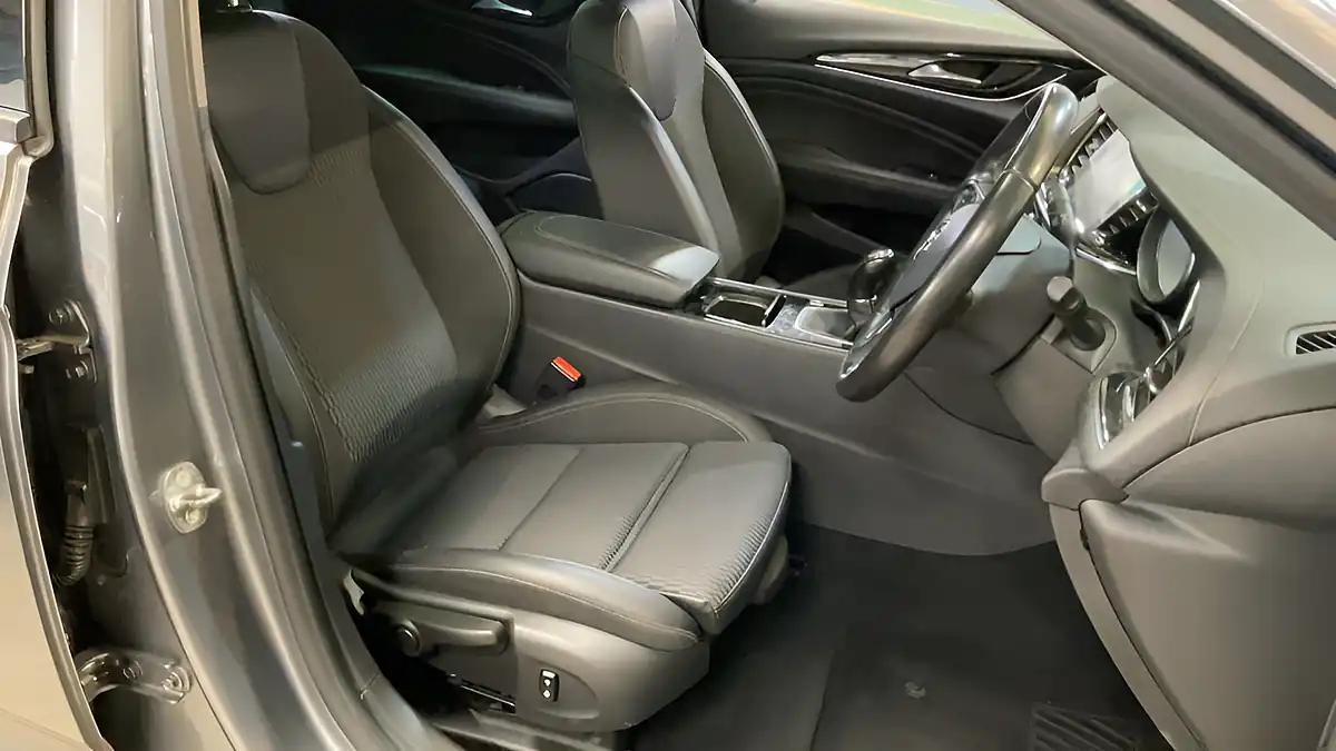 Used 2017 Vauxhall Insignia Sri Nav Grand Sport Grey - Interior and Exterior details 7