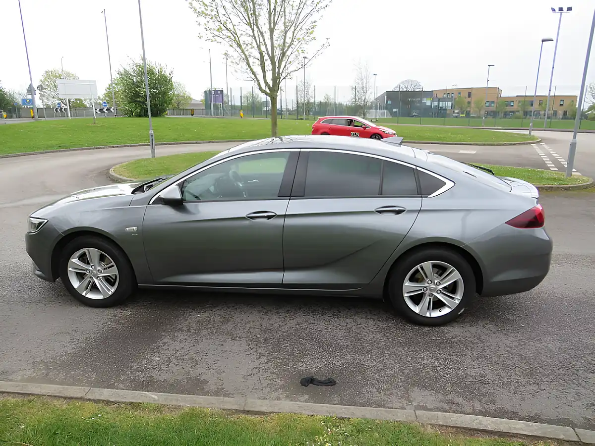 Used 2017 Vauxhall Insignia Sri Nav Grand Sport Grey - Interior and Exterior details 6