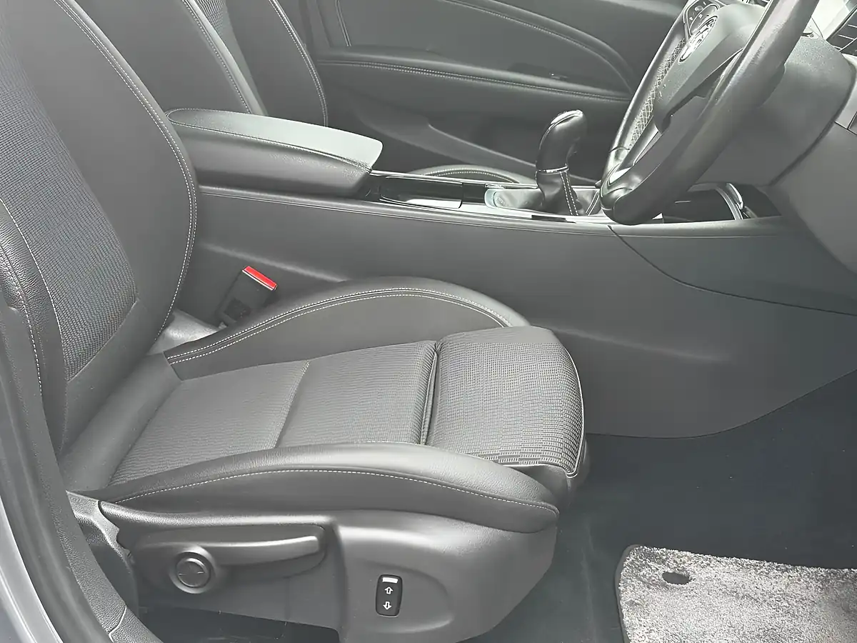 Used 2017 Vauxhall Insignia Sri Nav Grand Sport Grey - Interior and Exterior details 10