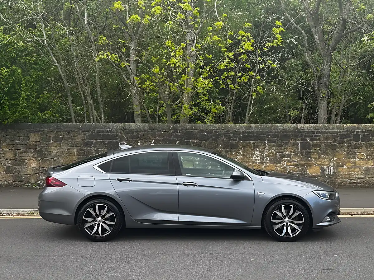 Used 2017 Vauxhall Insignia Sri Nav Grand Sport Grey - Interior and Exterior details 5