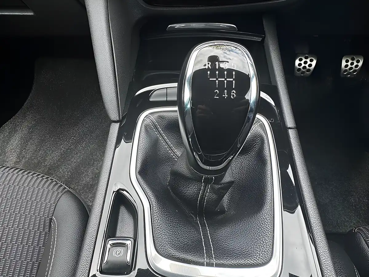 Used 2017 Vauxhall Insignia Sri Nav Grand Sport Grey - Interior and Exterior details 6