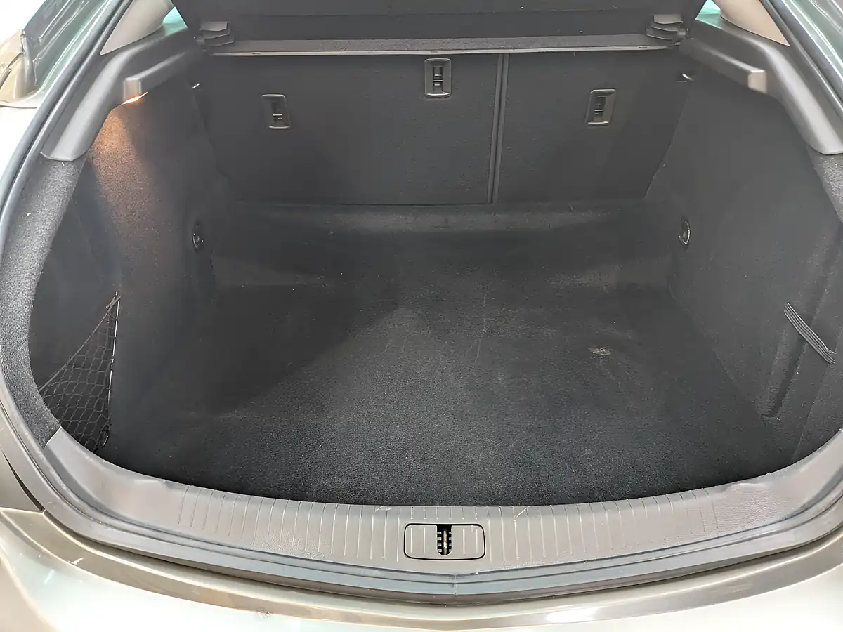 Used 2017 Vauxhall Insignia Sri Nav Grey - Interior and Exterior details 10
