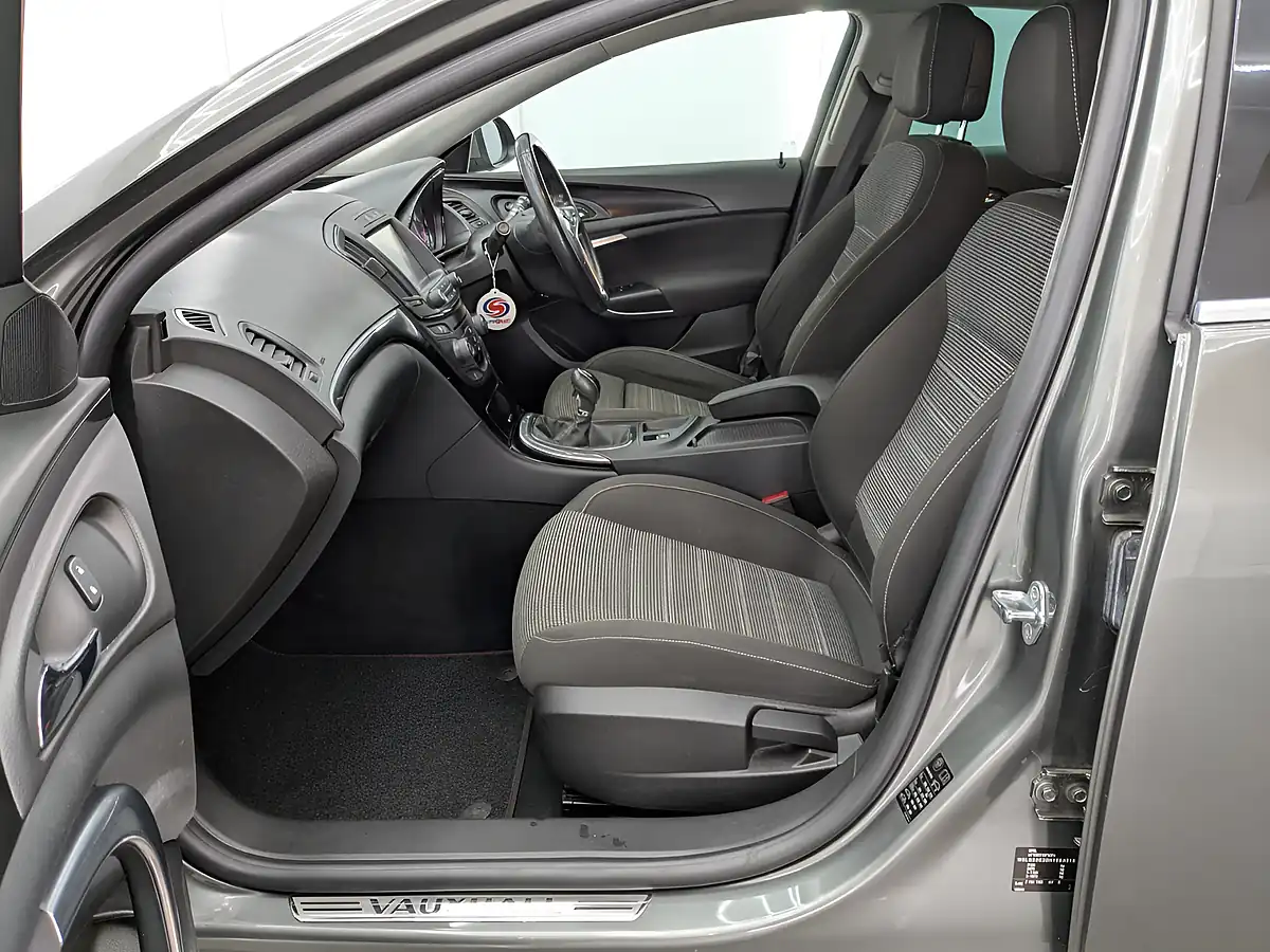 Used 2017 Vauxhall Insignia Sri Nav Grey - Interior and Exterior details 14