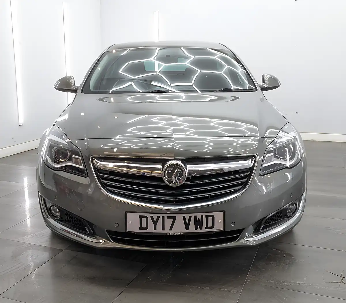Used 2017 Vauxhall Insignia Sri Nav Grey - Interior and Exterior details 4