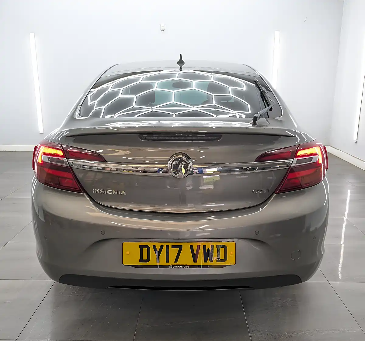 Used 2017 Vauxhall Insignia Sri Nav Grey - Interior and Exterior details 7