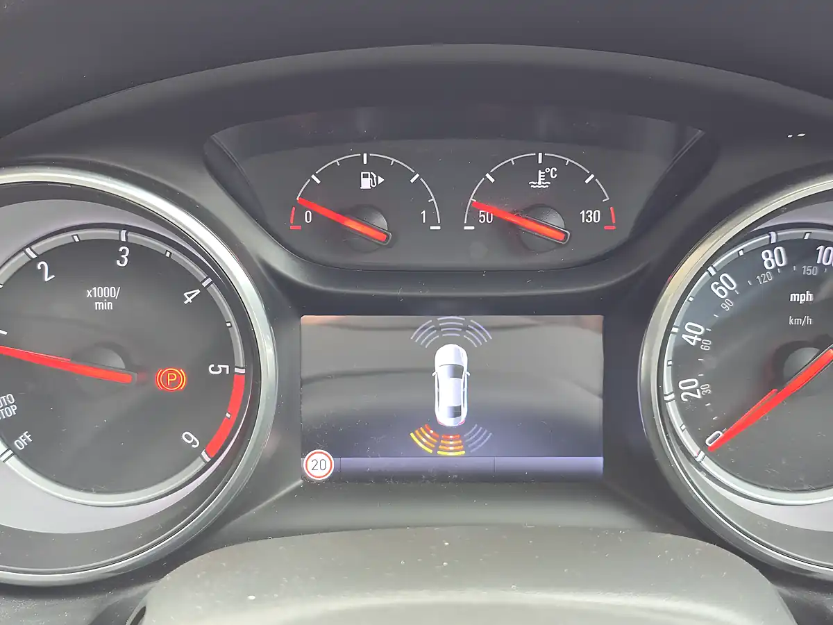 Used 2017 Vauxhall Insignia Sri Nav White - Interior and Exterior details 10