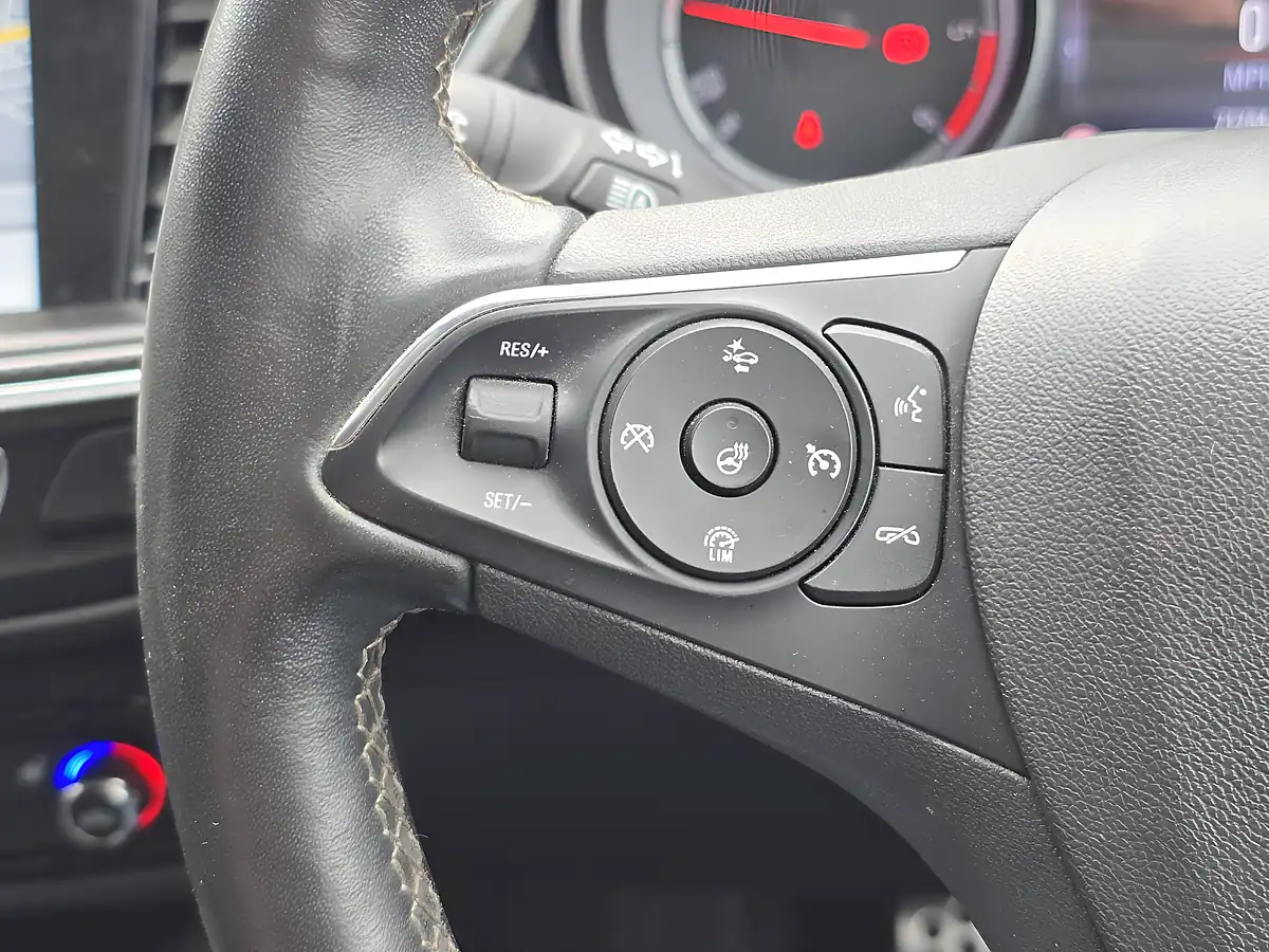 Used 2017 Vauxhall Insignia Sri Nav White - Interior and Exterior details 16