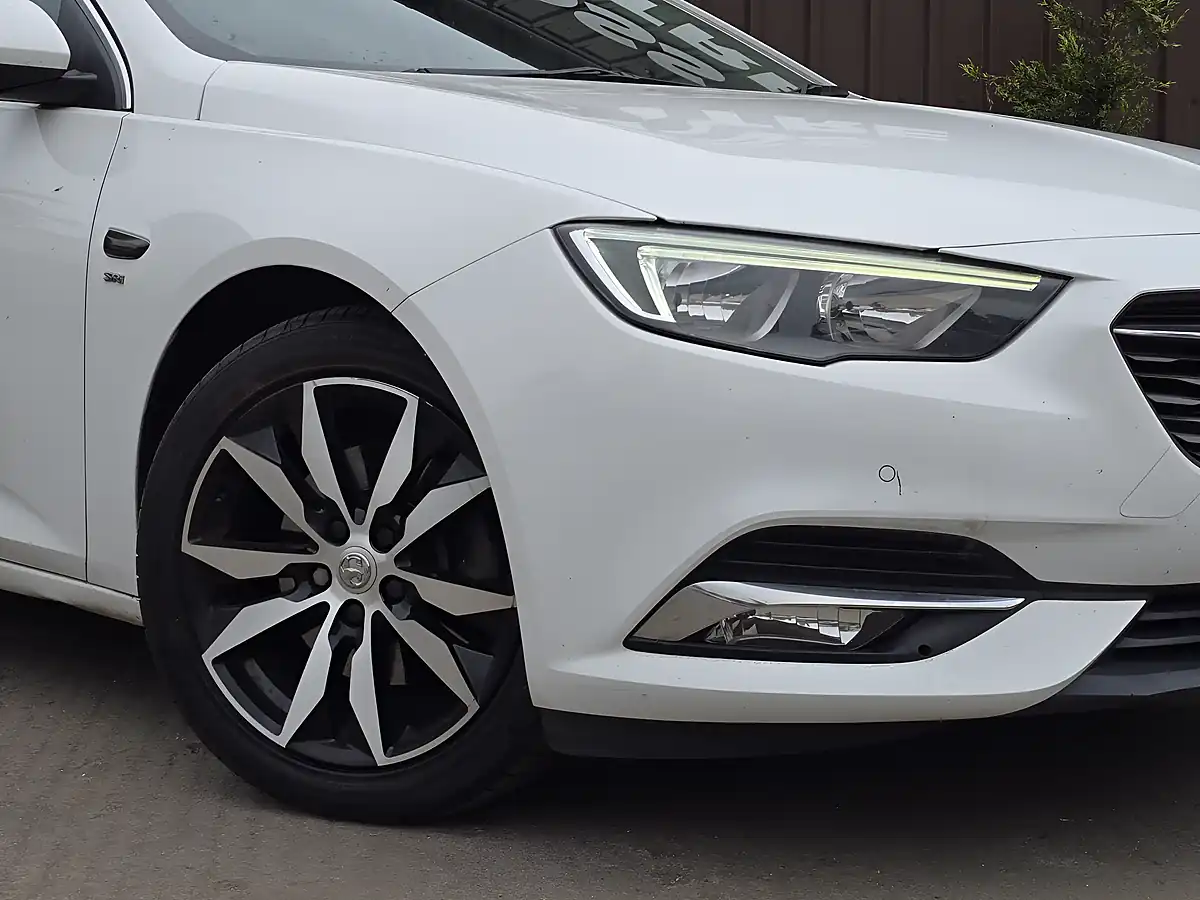 Used 2017 Vauxhall Insignia Sri Nav White - Interior and Exterior details 2