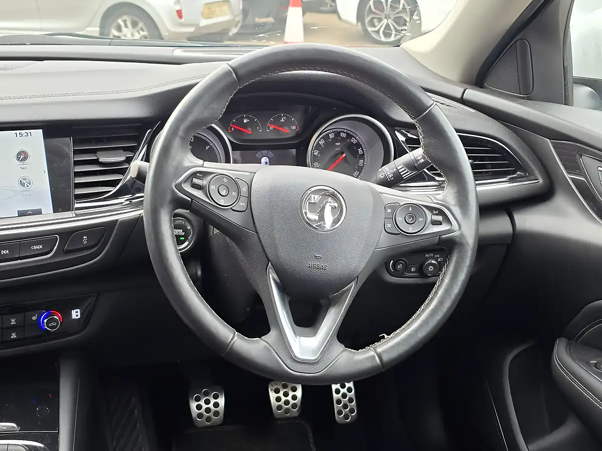 Used 2017 Vauxhall Insignia Sri Nav White - Interior and Exterior details 8