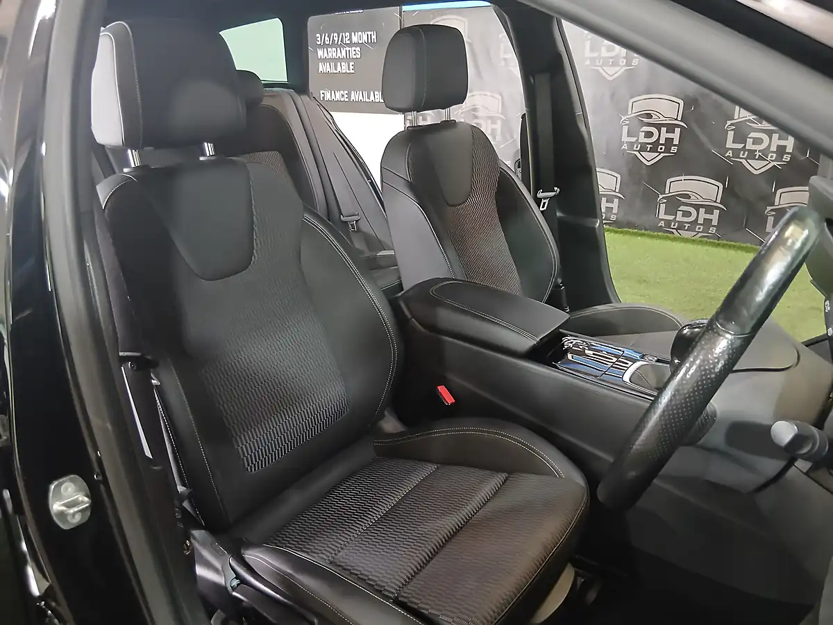 Used 2017 Vauxhall Insignia Sri Vx Line Nav Black - Interior and Exterior details 9