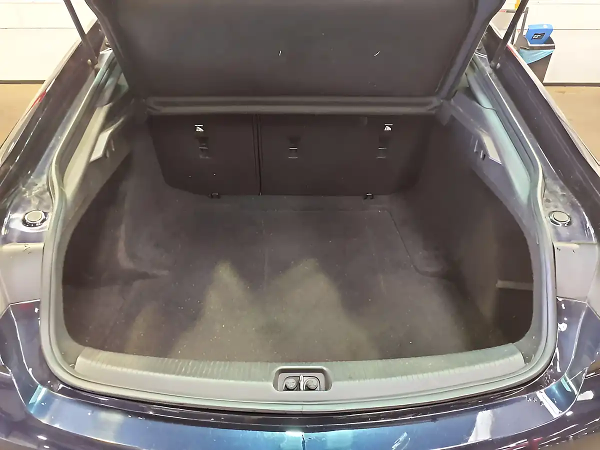 Used 2017 Vauxhall Insignia Sri Vx Line Nav Grand Sport Blue - Interior and Exterior details 9