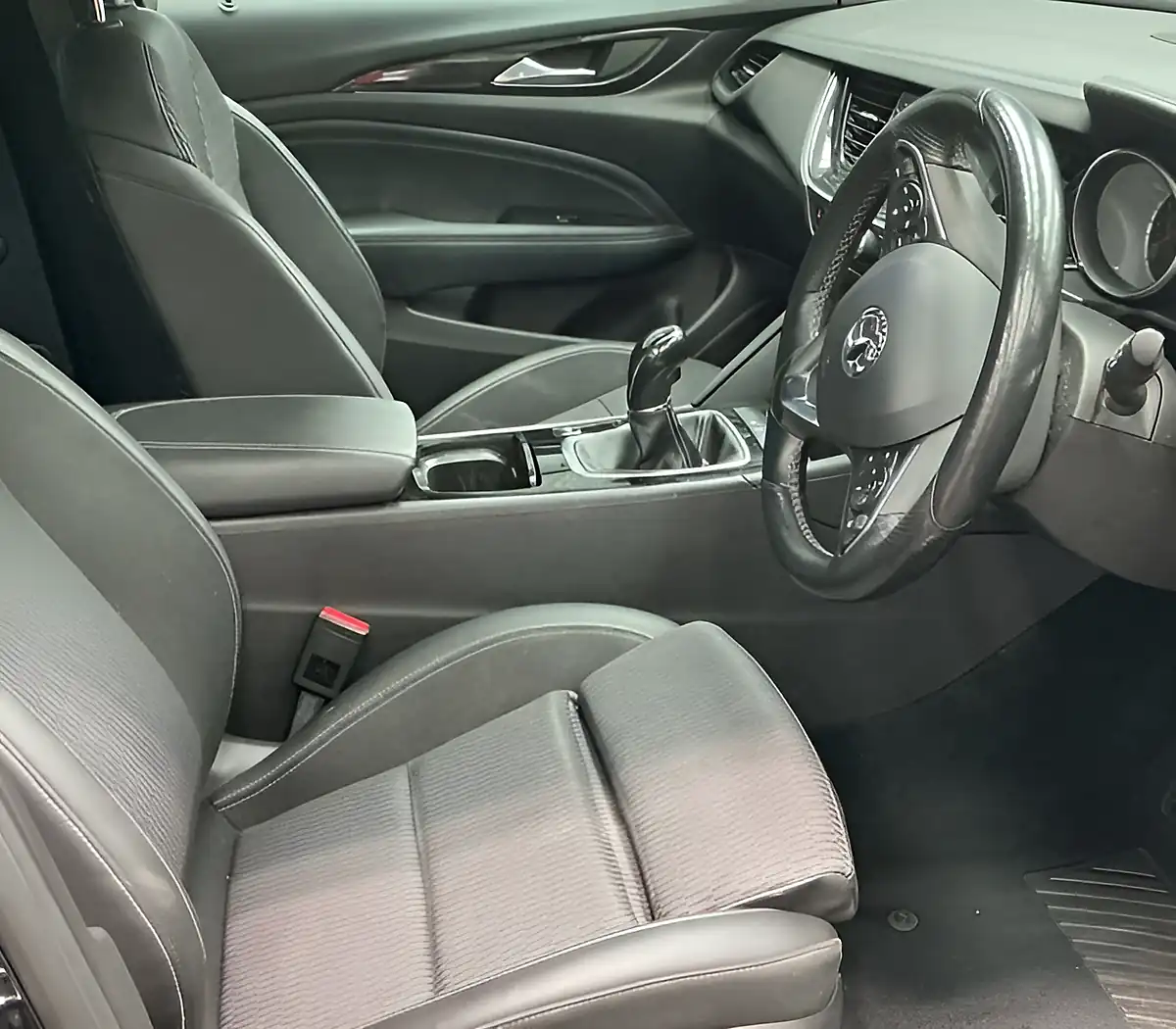 Used 2017 Vauxhall Insignia Sri Vx Line Nav Grand Sport Blue - Interior and Exterior details 3