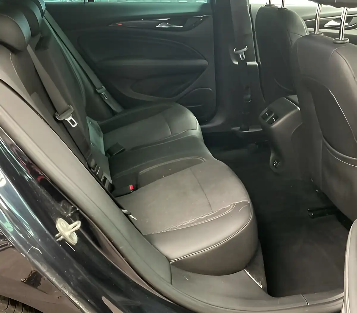Used 2017 Vauxhall Insignia Sri Vx Line Nav Grand Sport Blue - Interior and Exterior details 4