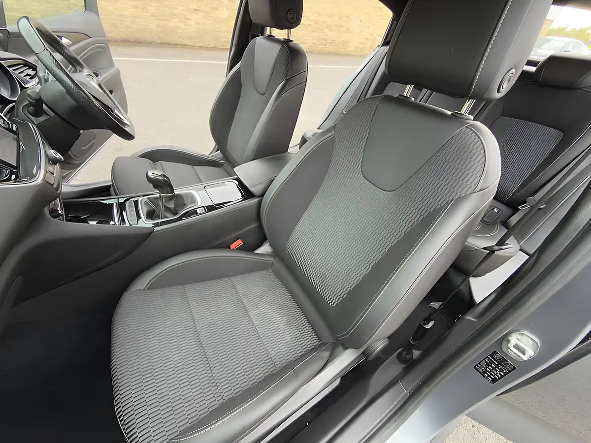 Used 2017 Vauxhall Insignia Sri Vx Line Nav Grand Sport Grey - Interior and Exterior details 17