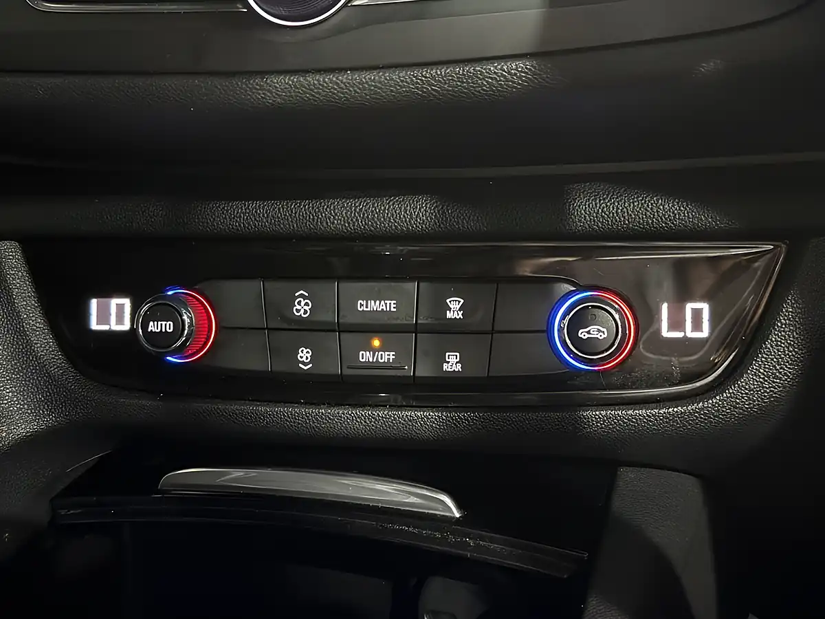 Used 2017 Vauxhall Insignia Sri Vx Line Nav Grand Sport Red - Interior and Exterior details 14