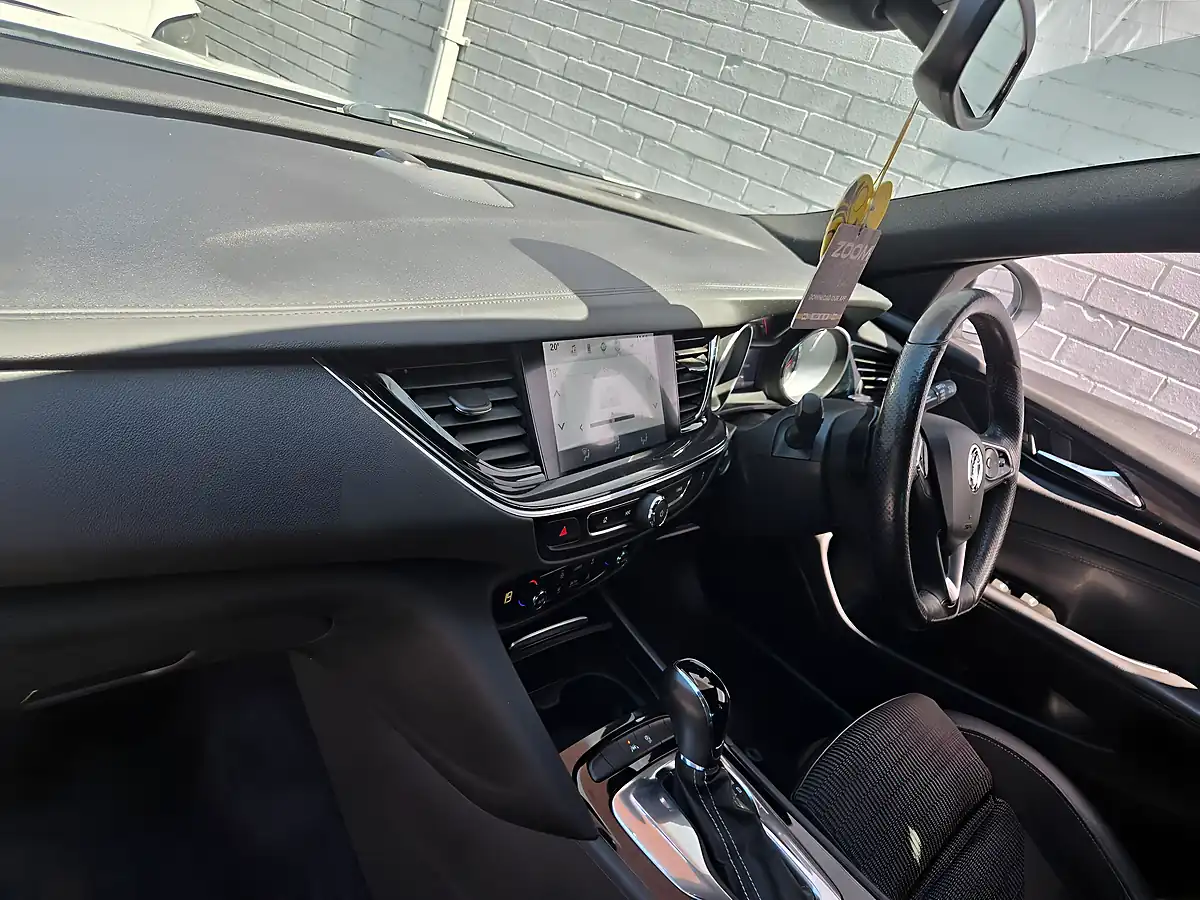 Used 2017 Vauxhall Insignia Sri Vx Line Nav Grand Sport White - Interior and Exterior details 10