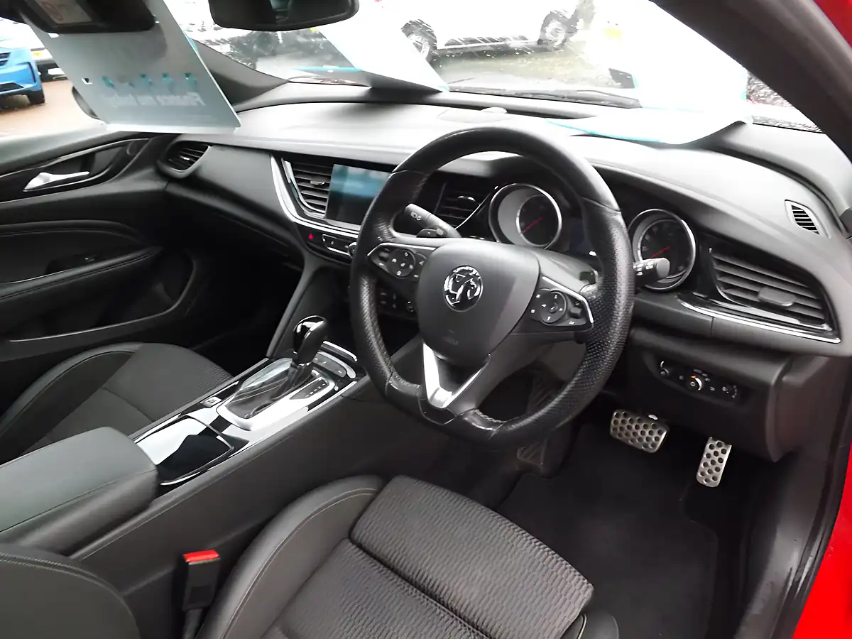 Used 2017 Vauxhall Insignia Sri Vx Line Nav Sports Tourer Red - Interior and Exterior details 16
