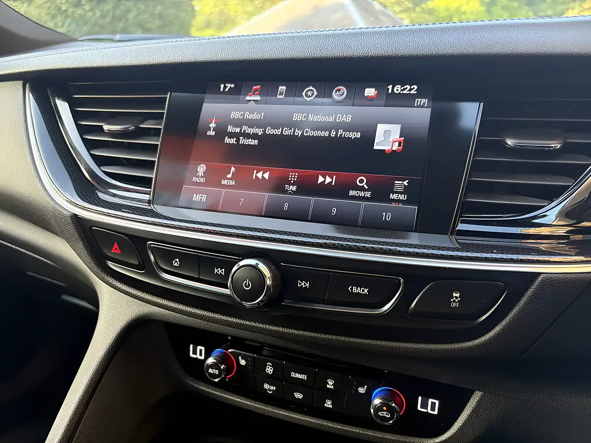 Used 2017 Vauxhall Insignia Sri Vx Line Nav White - Interior and Exterior details 11