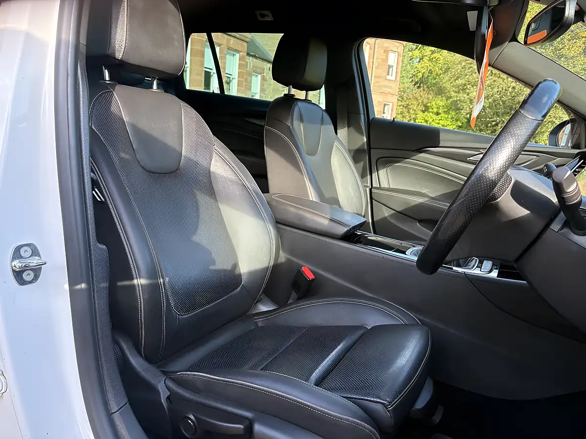 Used 2017 Vauxhall Insignia Sri Vx Line Nav White - Interior and Exterior details 13