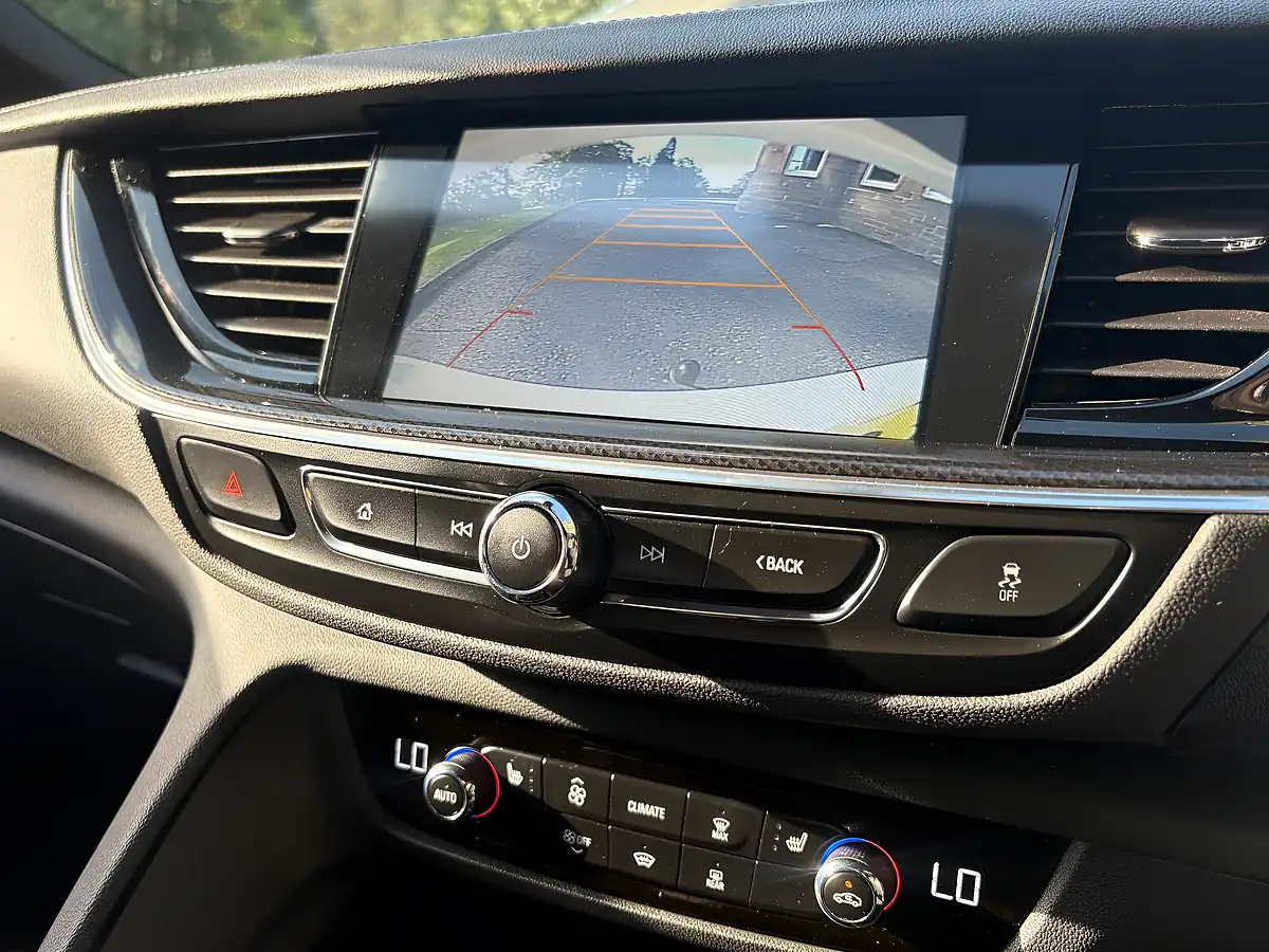 Used 2017 Vauxhall Insignia Sri Vx Line Nav White - Interior and Exterior details 8