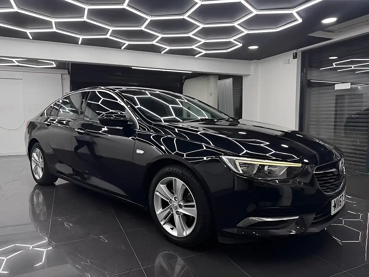 Used 2017 Vauxhall Insignia Tech Line Nav Black - Front View