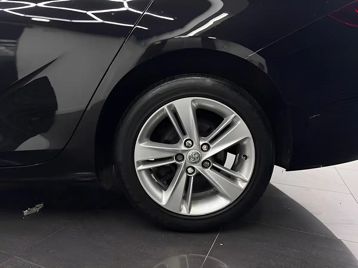 Used 2017 Vauxhall Insignia Tech Line Nav Black - Interior and Exterior details 11