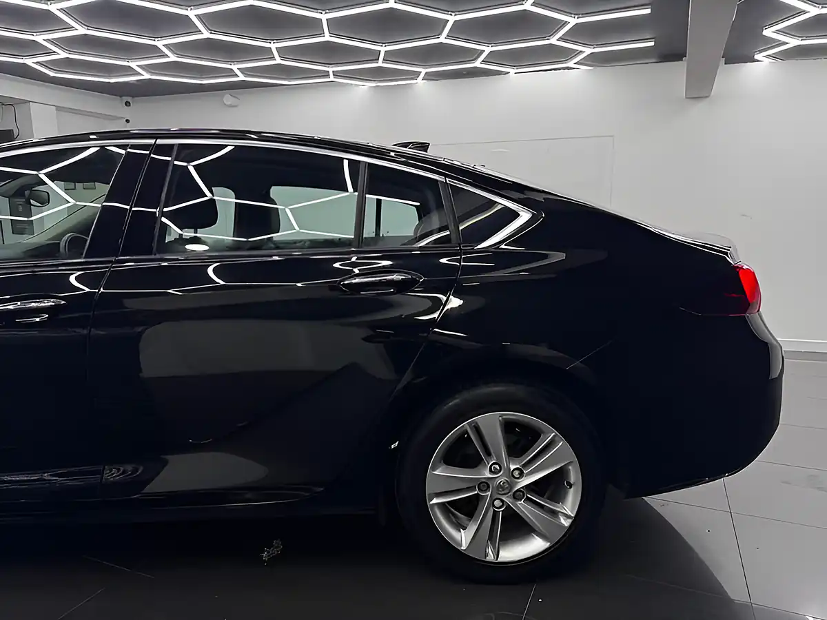 Used 2017 Vauxhall Insignia Tech Line Nav Black - Interior and Exterior details 5