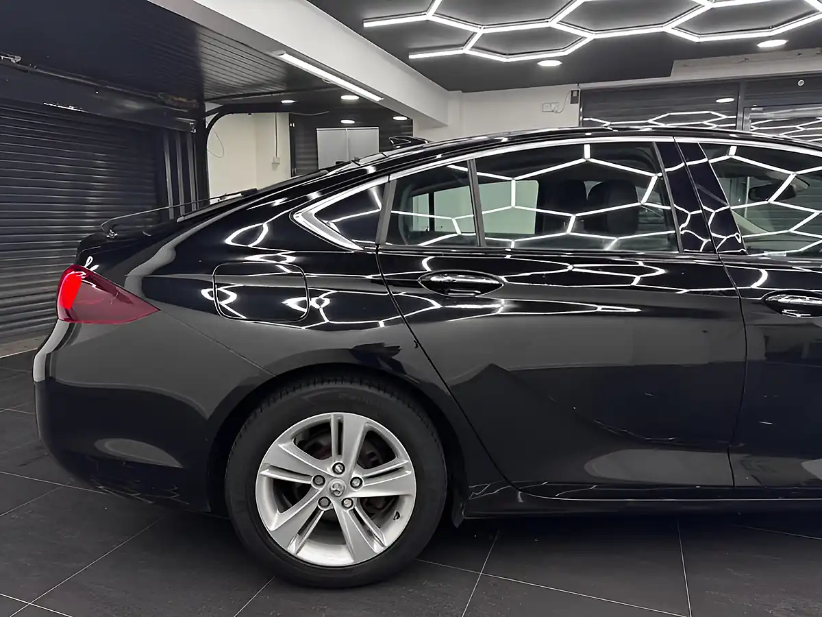 Used 2017 Vauxhall Insignia Tech Line Nav Black - Interior and Exterior details 9