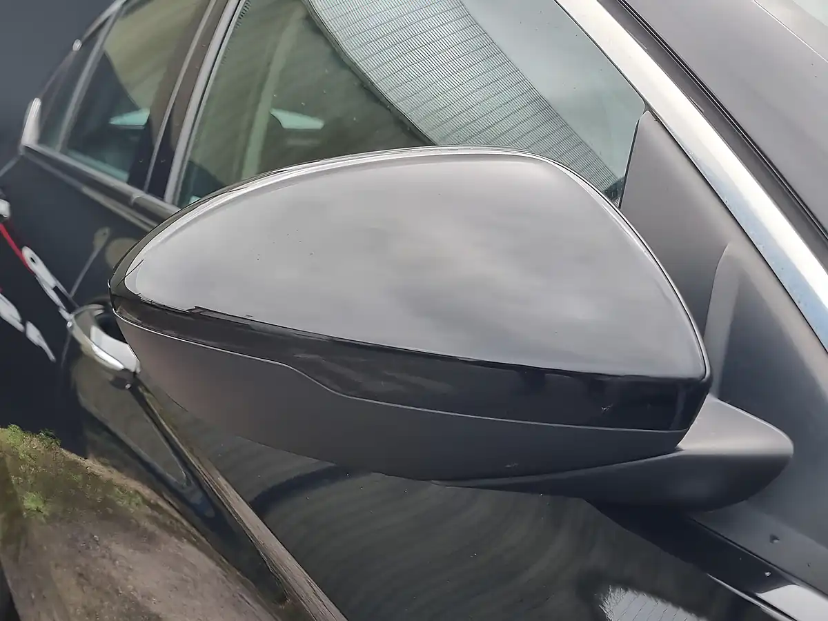 Used 2017 Vauxhall Insignia Tech Line Nav Grand Sport Black - Interior and Exterior details 10