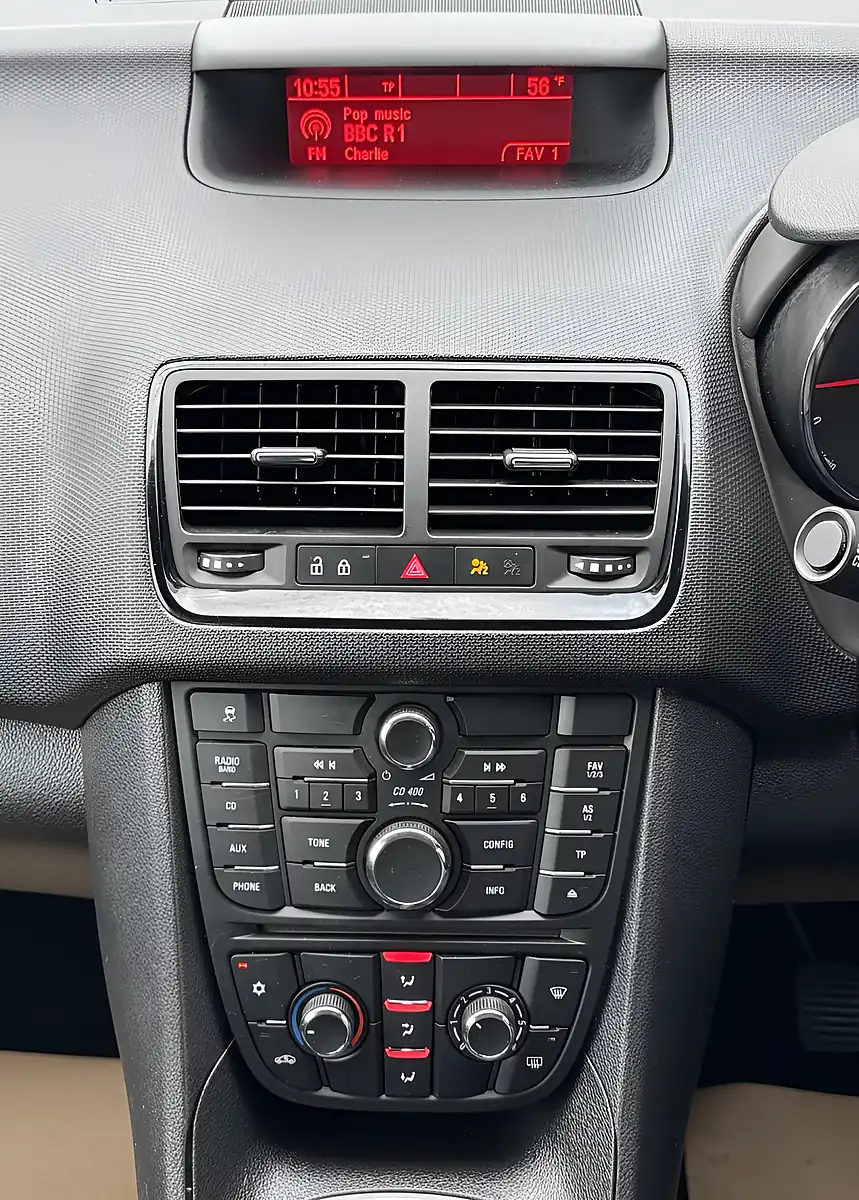 Used 2017 Vauxhall Meriva Life Black - Interior and Exterior details 15