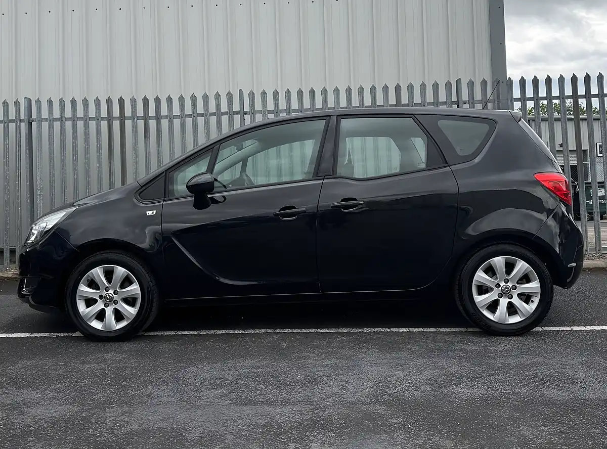 Used 2017 Vauxhall Meriva Life Black - Interior and Exterior details 8