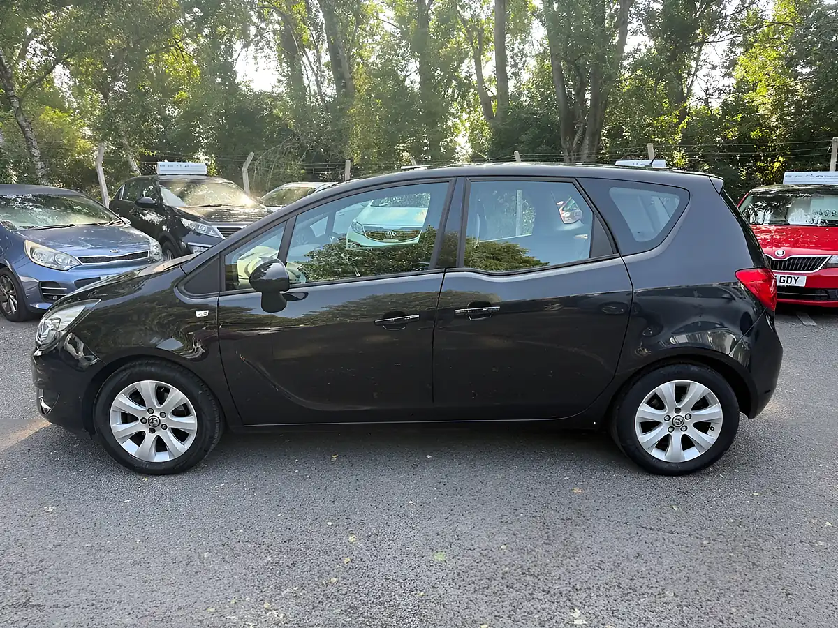 Used 2017 Vauxhall Meriva Life Black - Interior and Exterior details 4