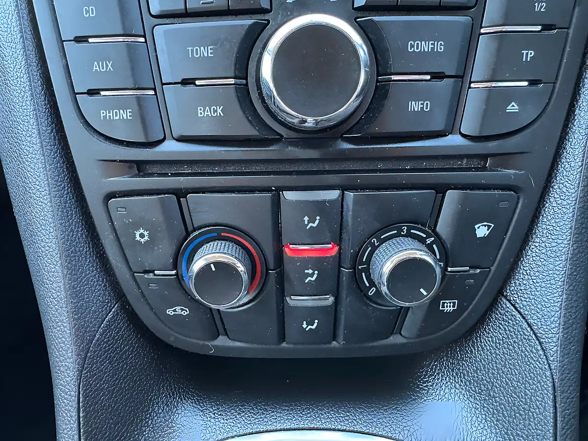 Used 2017 Vauxhall Meriva Life Black - Interior and Exterior details 12