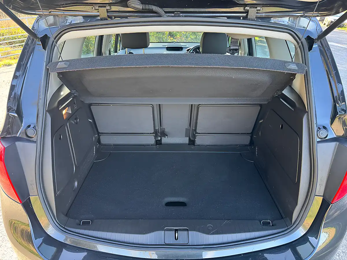 Used 2017 Vauxhall Meriva Life Black - Interior and Exterior details 13